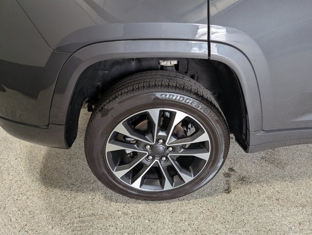Used 2024 Jeep Grand Cherokee Overland w/ Luxury Tech Group IV AWD/4WD image 11