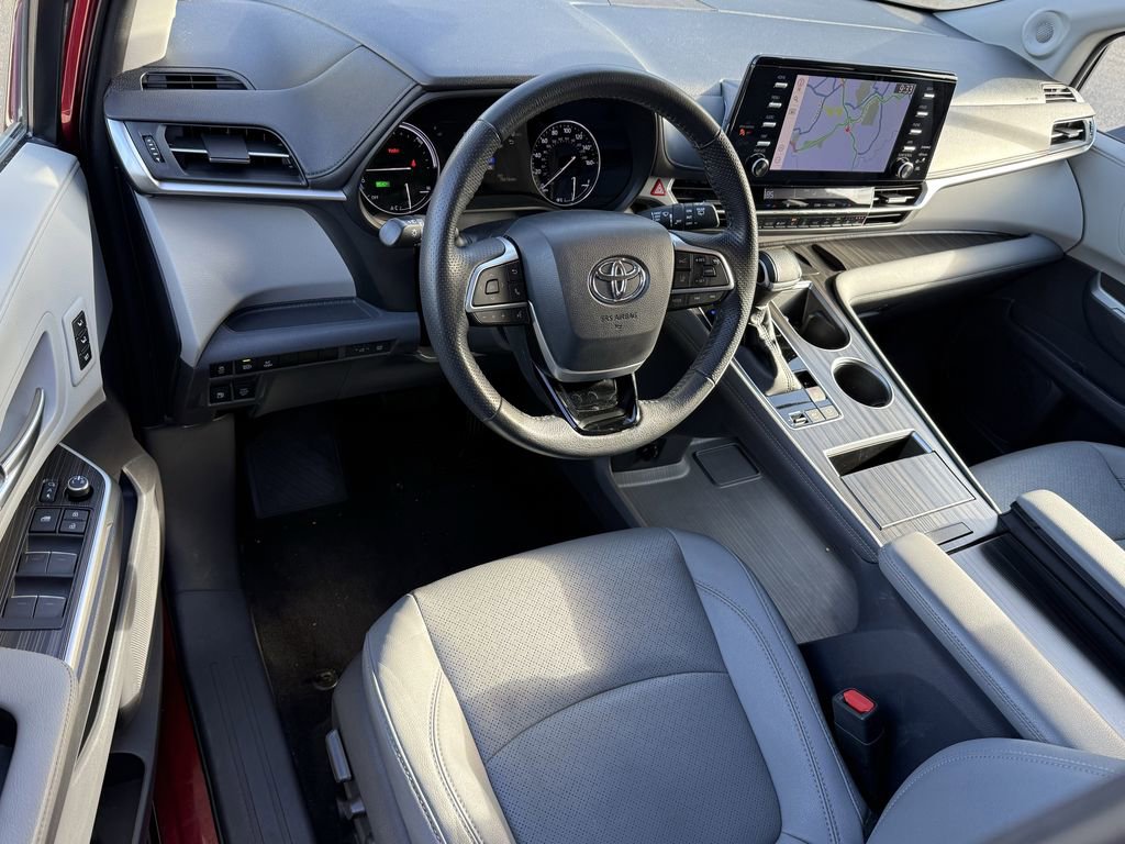 Used 2021 Toyota Sienna Limited image 18