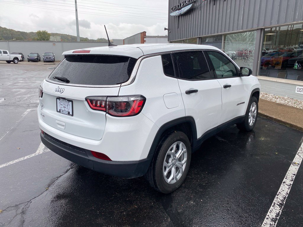 Used 2024 Jeep Compass Sport AWD/4WD image 5