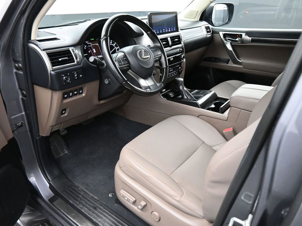 Used 2023 Lexus GX 460 Premium w/ Premium Package image 2
