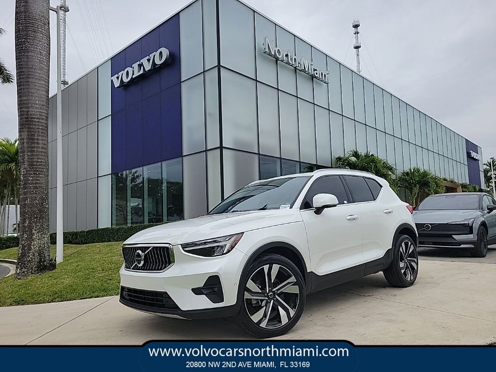 Used 2023 Volvo XC40 B4 Plus w/ Driver Assist Package image 1