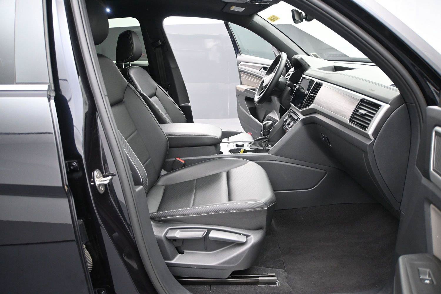 Used 2023 Volkswagen Atlas Cross Sport SE w/ Panoramic Sunroof Package AWD/4WD image 17