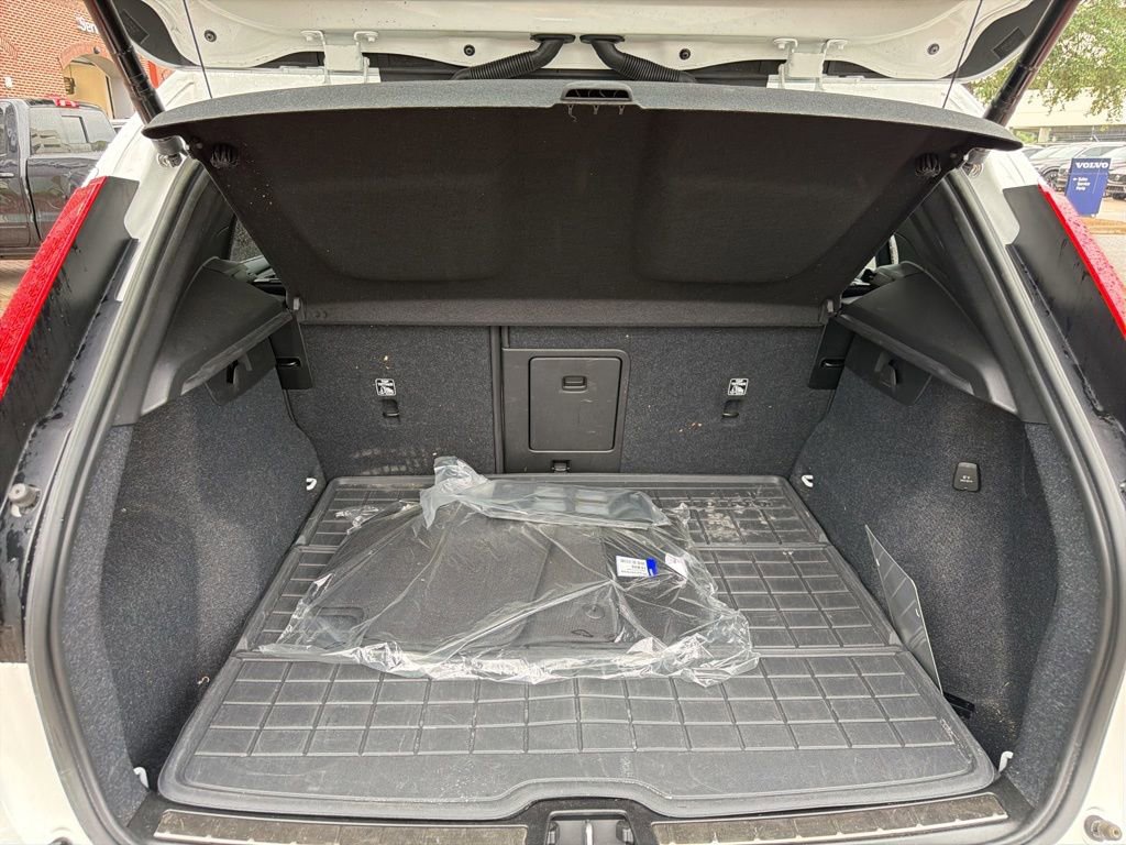Used 2023 Volvo XC40 B5 Plus w/ Protection Package Premier AWD/4WD image 15