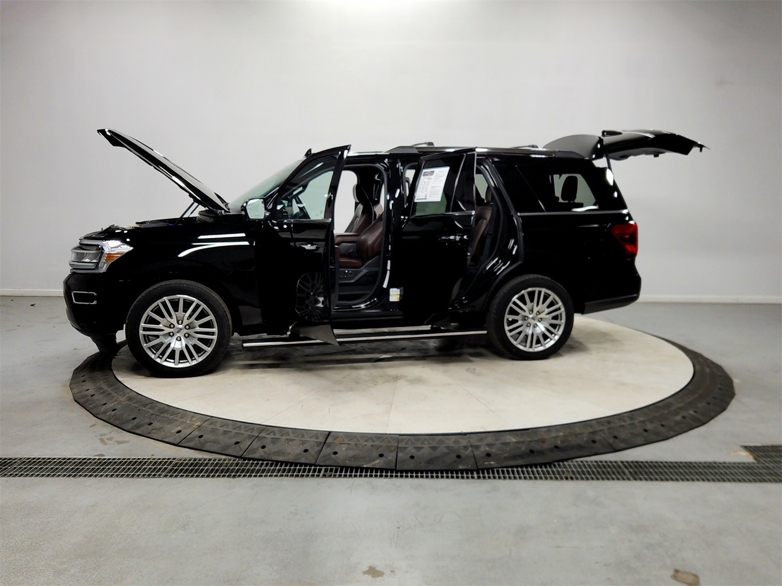 Used 2024 Ford Expedition Limited image 12