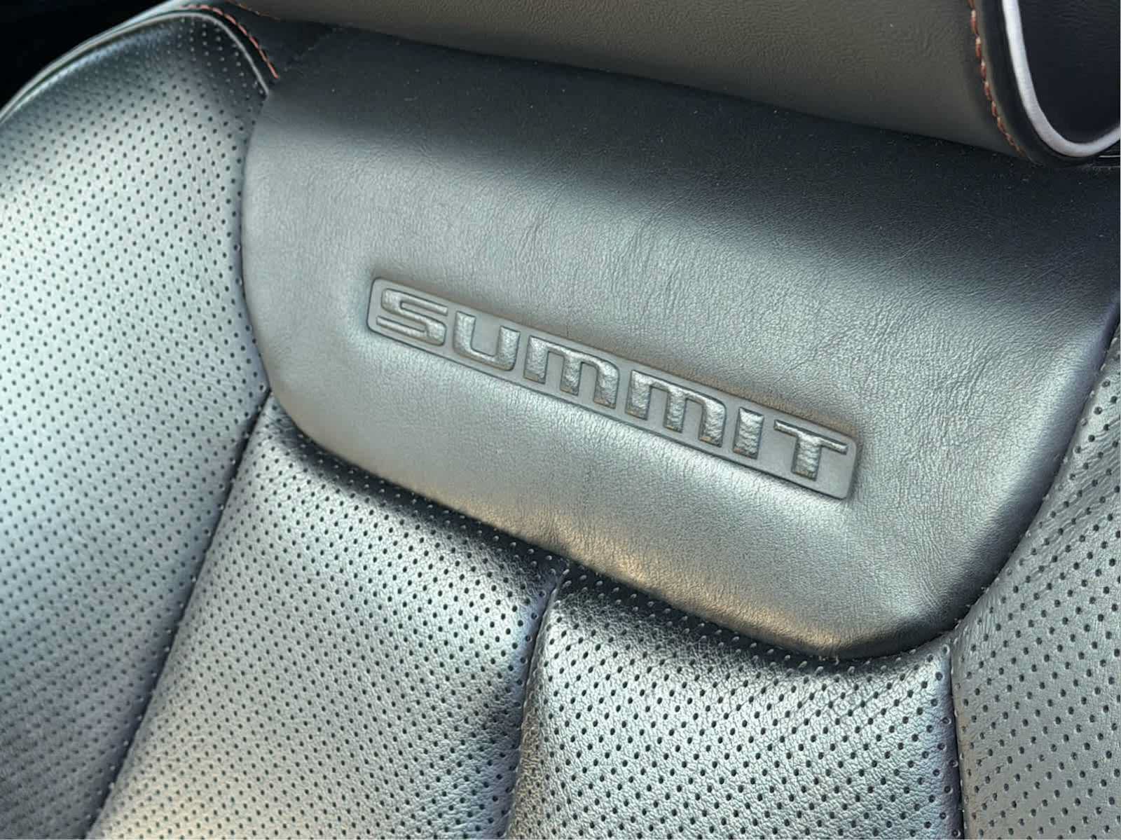 Used 2022 Jeep Grand Cherokee Summit AWD/4WD image 13