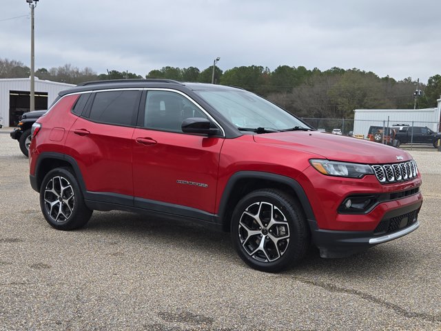 Used 2025 Jeep Compass Limited AWD/4WD image 4