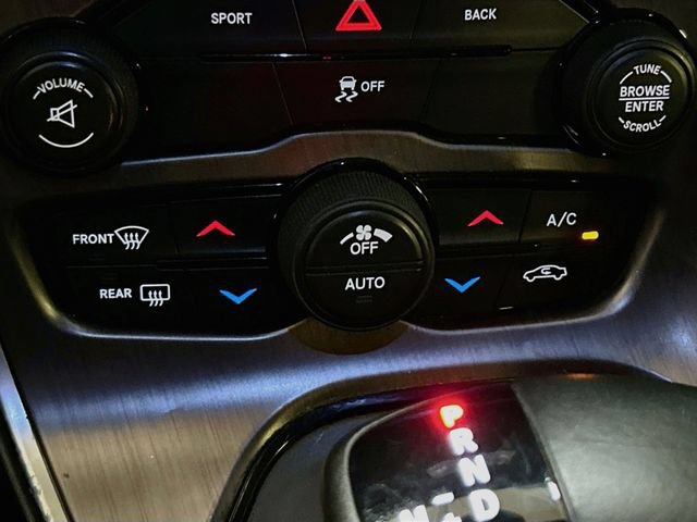 Used 2015 Dodge Challenger SXT RWD image 14