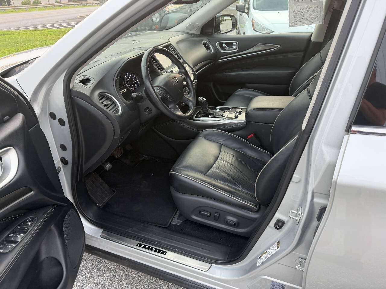 Used 2019 INFINITI QX60 Luxe w/ Essential Package AWD/4WD image 11