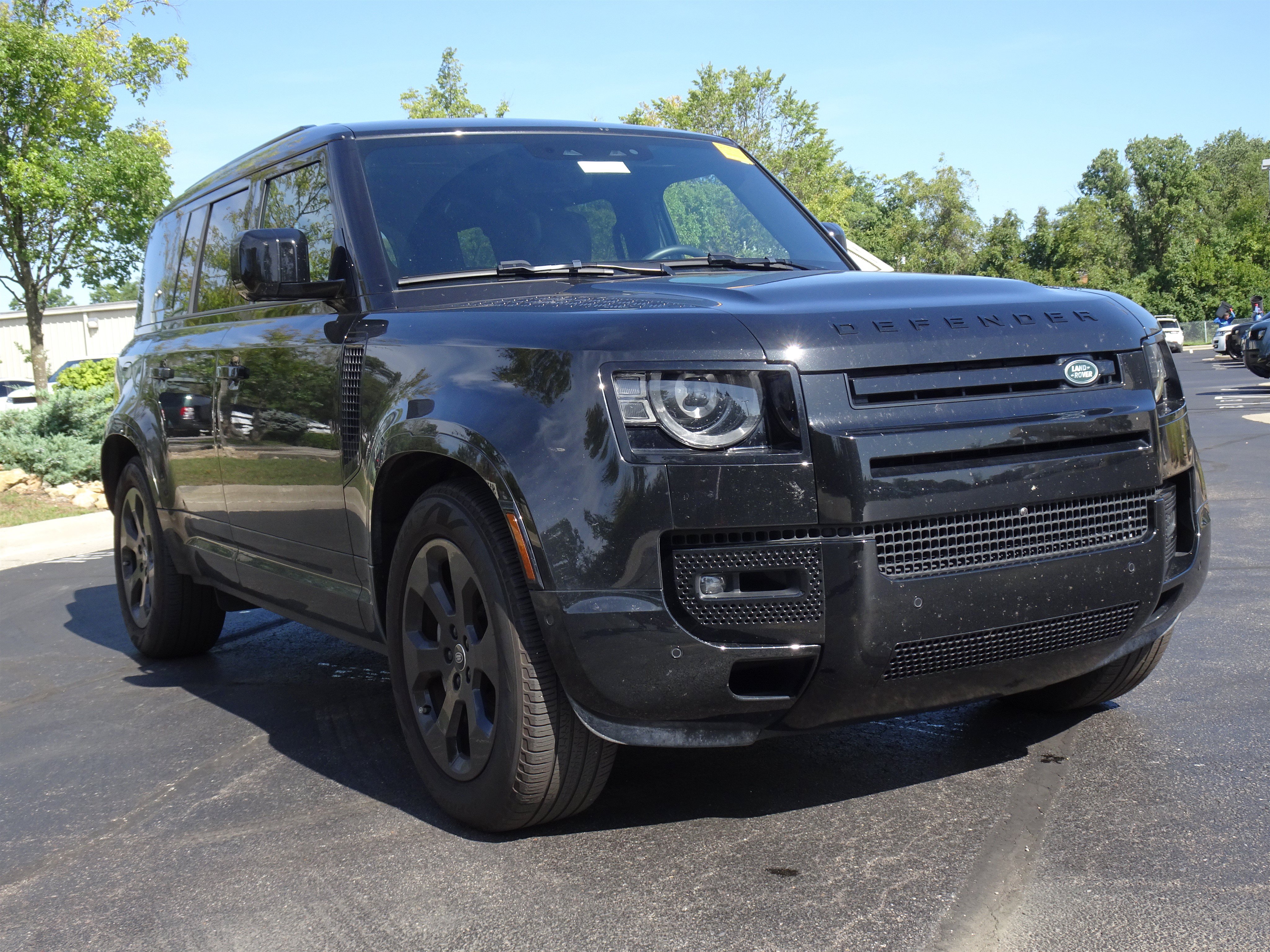 Certified 2024 Land Rover Defender 110 X-Dynamic SE AWD/4WD image 8