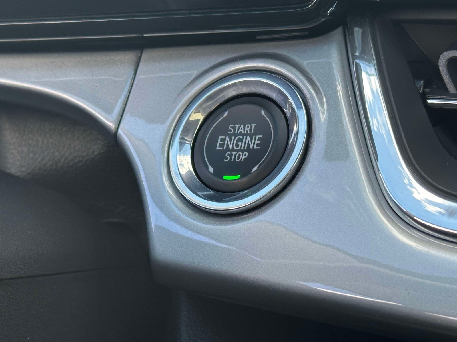 Used 2026 Chevrolet Trax LT w/ Sunroof Package FWD image 25
