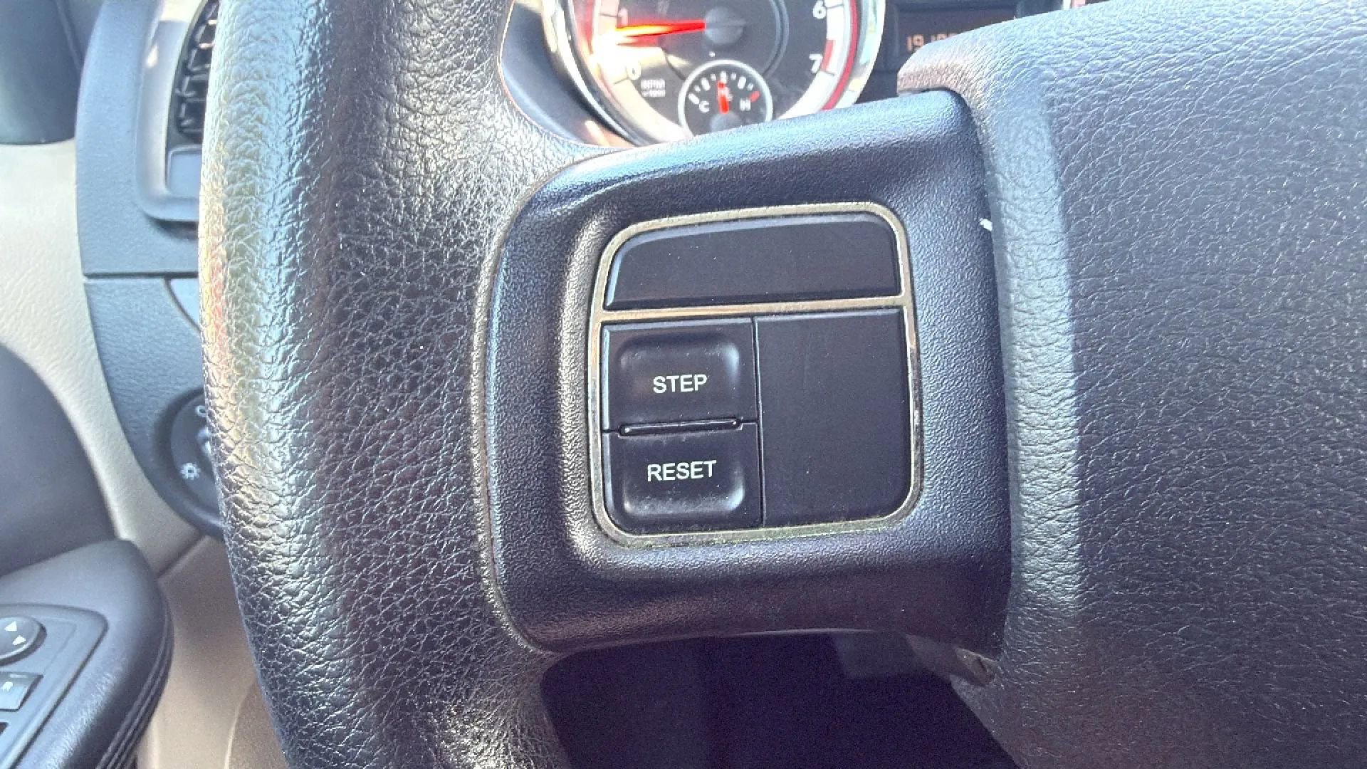 Used 2013 Dodge Grand Caravan SXT FWD image 9
