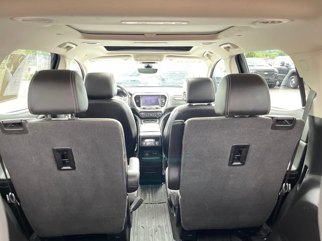 Used 2020 GMC Acadia Denali w/ LPO, 'HIT The Road' Package AWD/4WD image 32