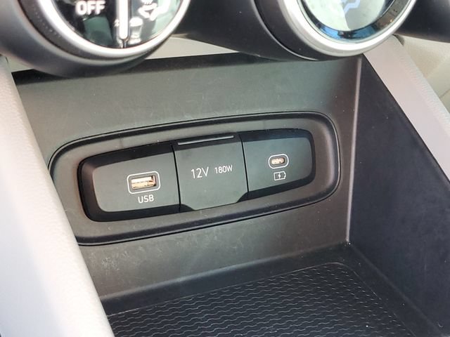Used 2024 Hyundai Venue SEL FWD image 26