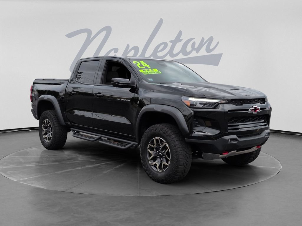 Used 2024 Chevrolet Colorado ZR2 w/ ZR2 Convenience Package III AWD/4WD image 3