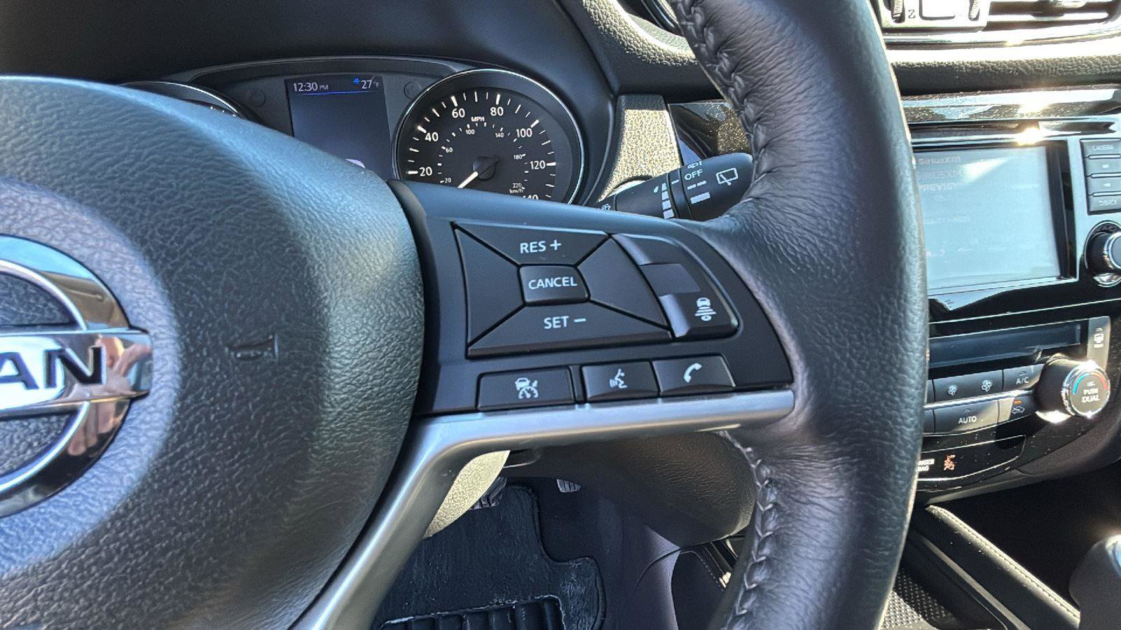 Used 2018 Nissan Rogue SL w/ Premium Package image 14