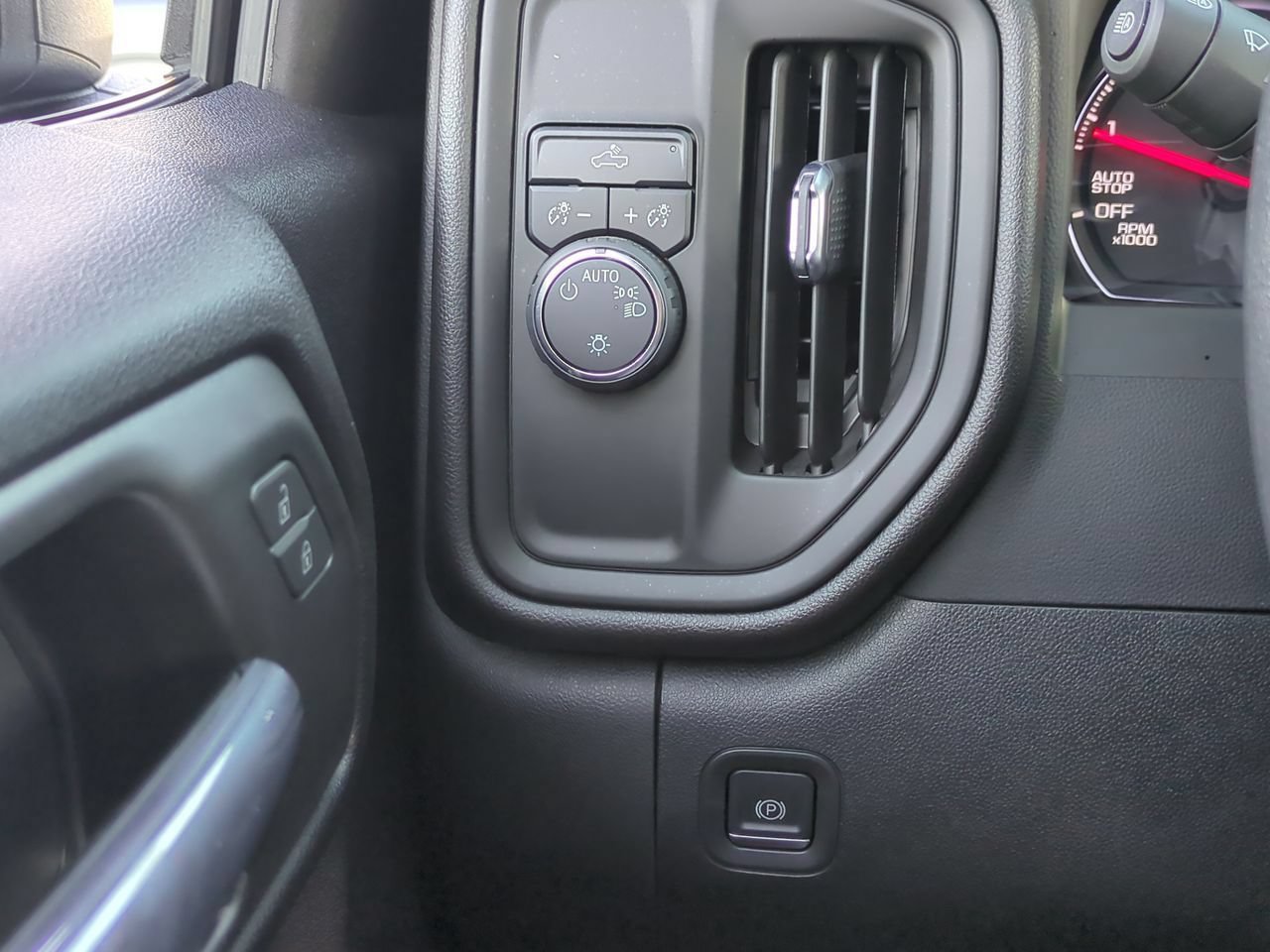 Used 2022 Chevrolet Silverado 1500 Custom RWD image 17