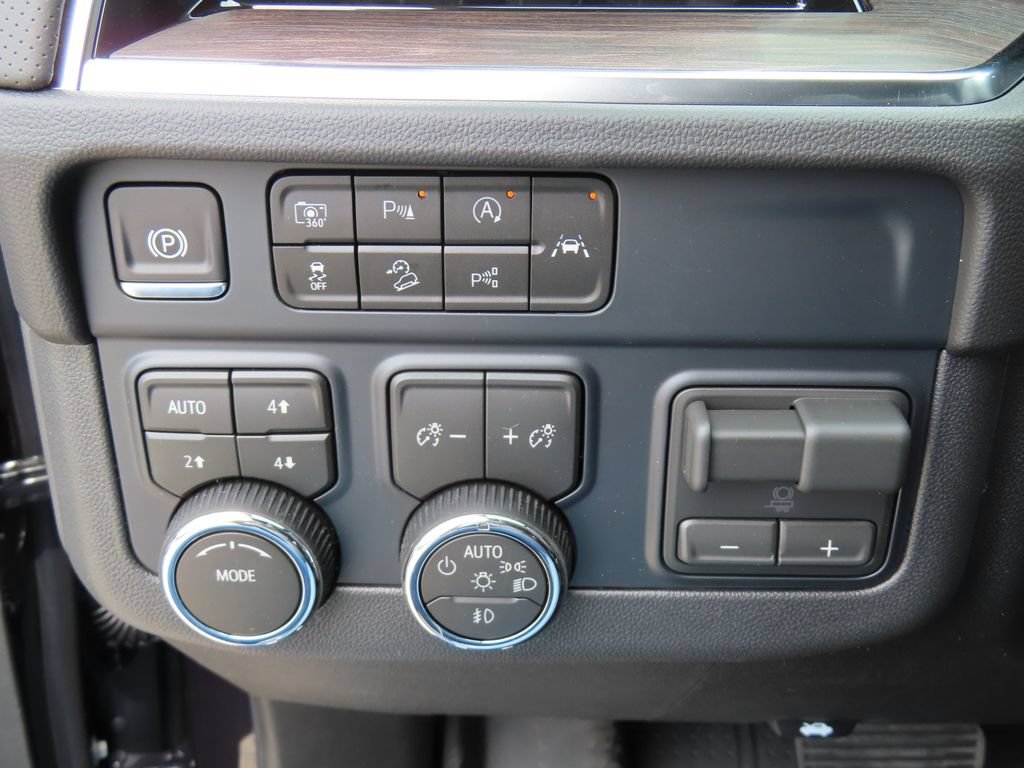 New 2026 Chevrolet Suburban Premier w/ Sun And Tow Package AWD/4WD image 16