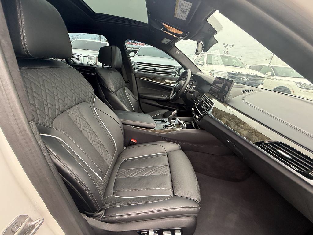 Used 2022 BMW M550i xDrive w/ Executive Package AWD/4WD image 23