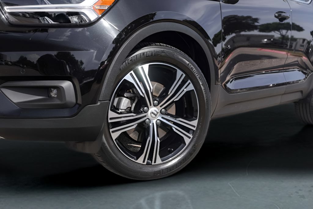 Used 2020 Volvo XC40 T5 Inscription w/ Protection Package Premier AWD/4WD image 4