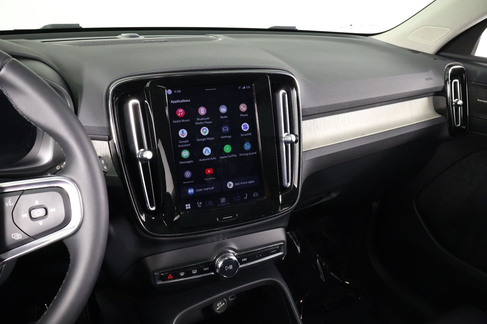 Certified 2023 Volvo XC40 B5 Ultimate w/ Protection Package Premier AWD/4WD image 9