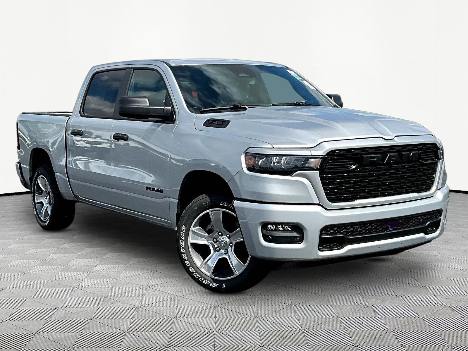 New 2026 RAM 1500 Express AWD/4WD image 3