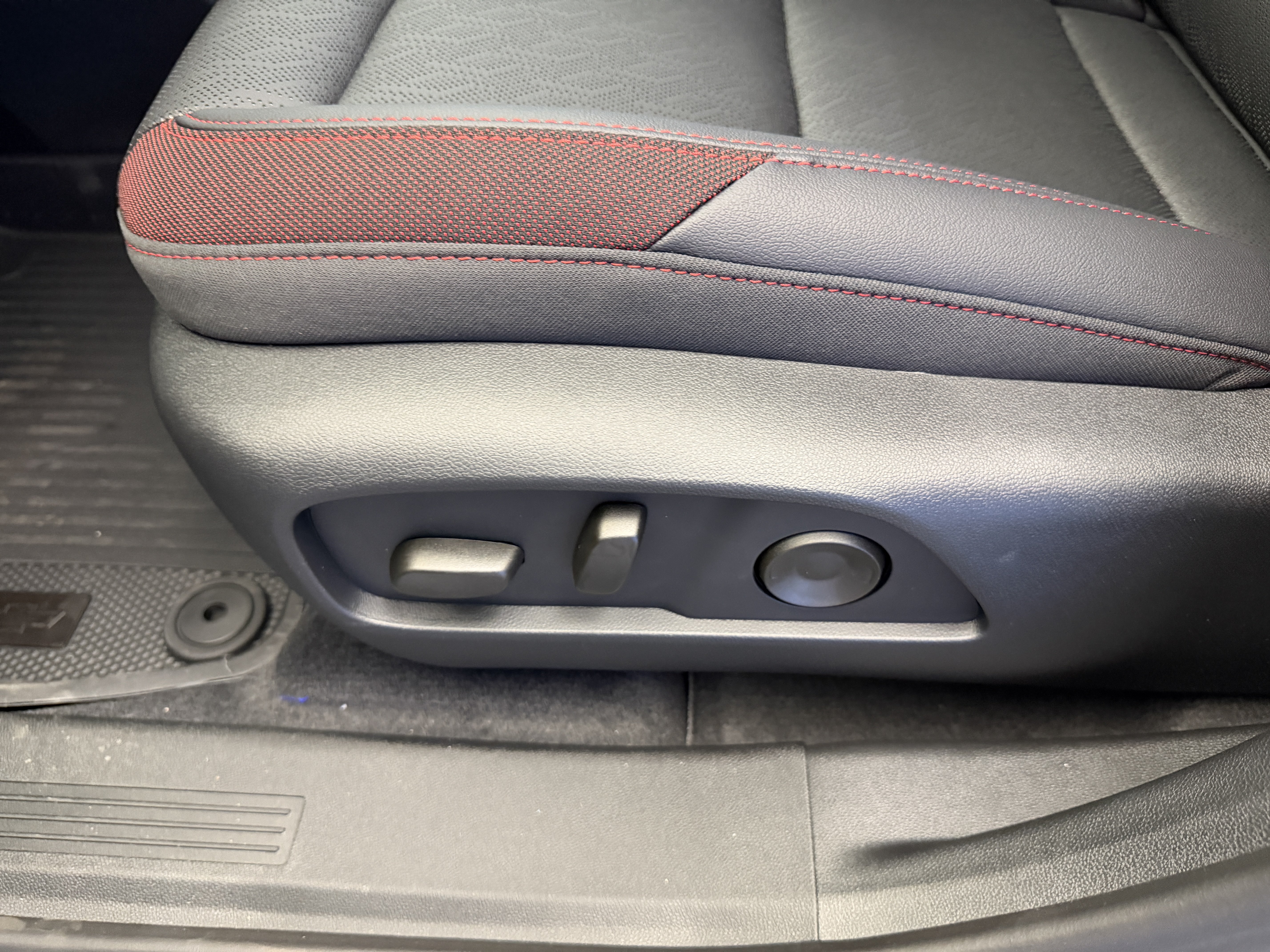 New 2027 Chevrolet Equinox RS w/ Safety and Technology Package AWD/4WD image 13