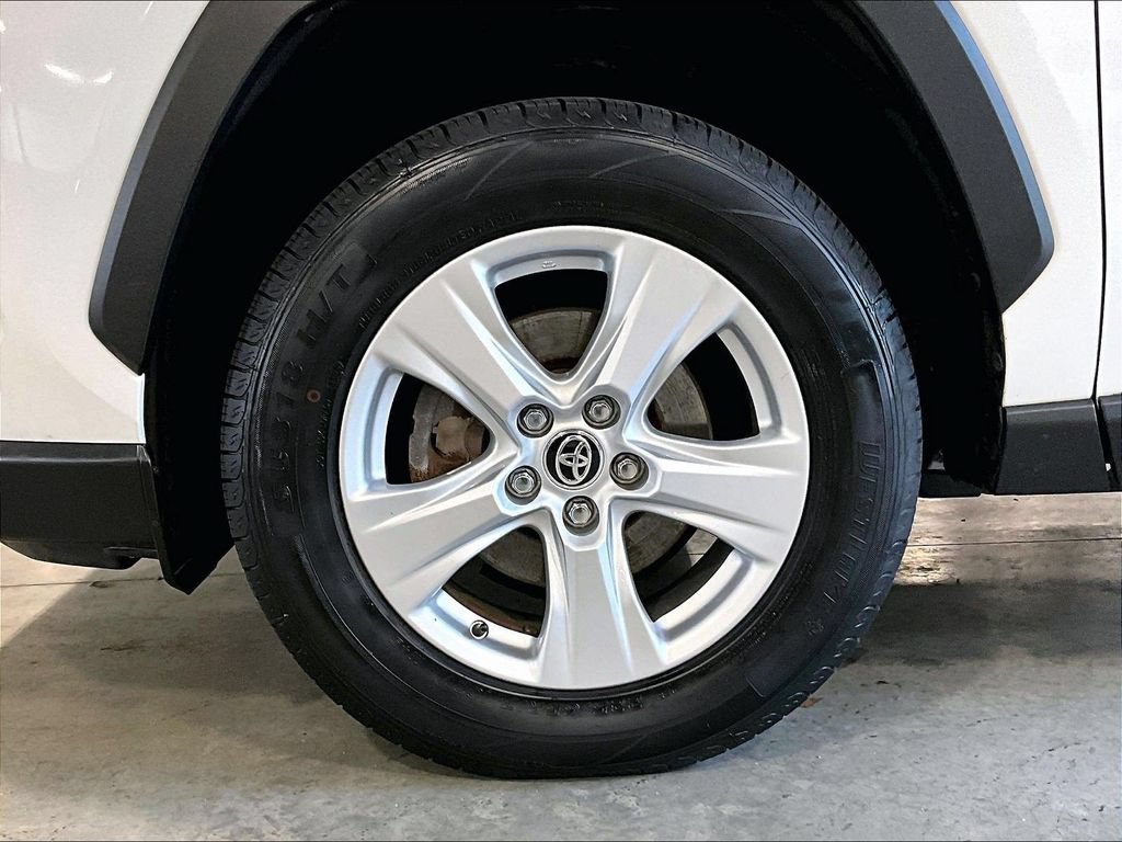 Used 2020 Toyota RAV4 LE w/ Carpet Mat Package AWD/4WD image 7