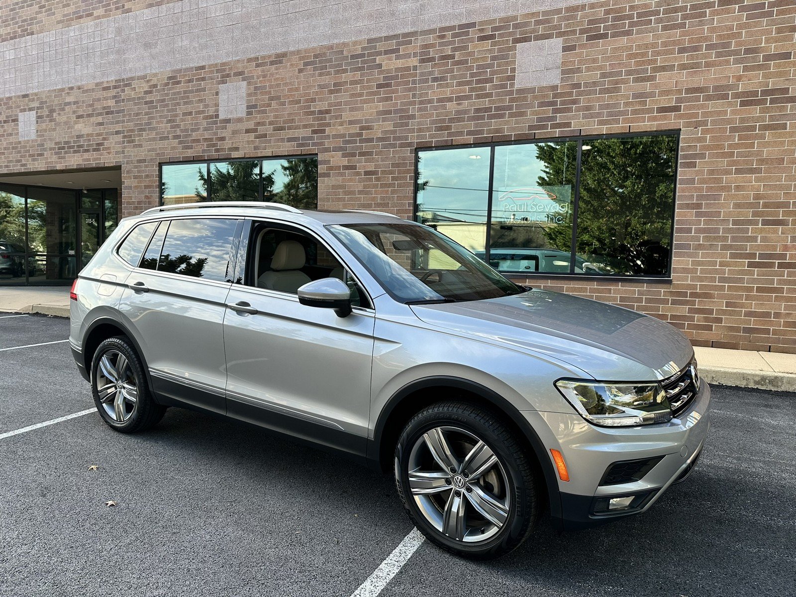 Used 2020 Volkswagen Tiguan SEL AWD/4WD image 40