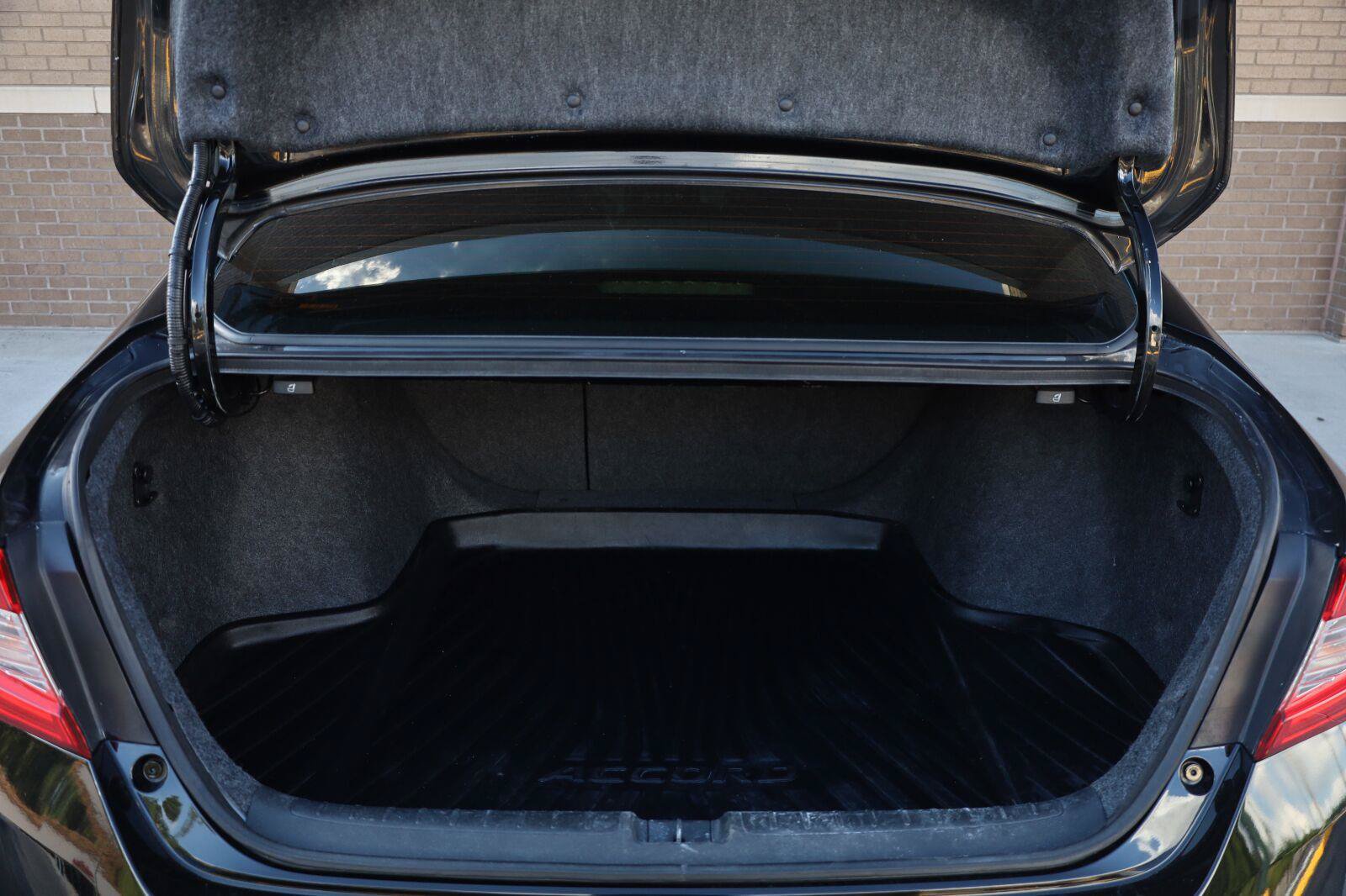 Used 2021 Honda Accord Touring image 13