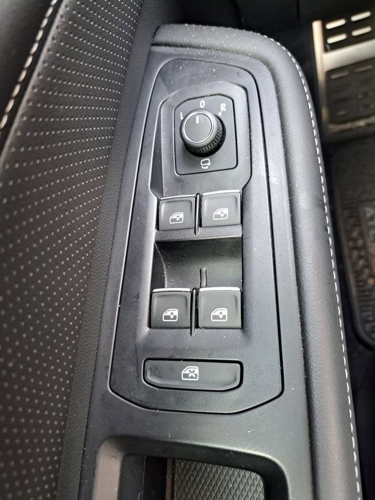 Used 2025 Volkswagen Atlas SEL Premium R-Line image 16