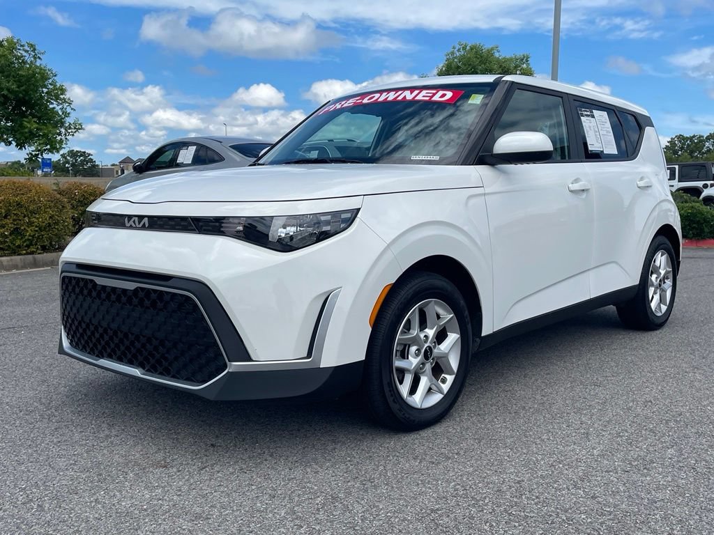 Used 2023 Kia Soul LX w/ Option Group 015 FWD image 3