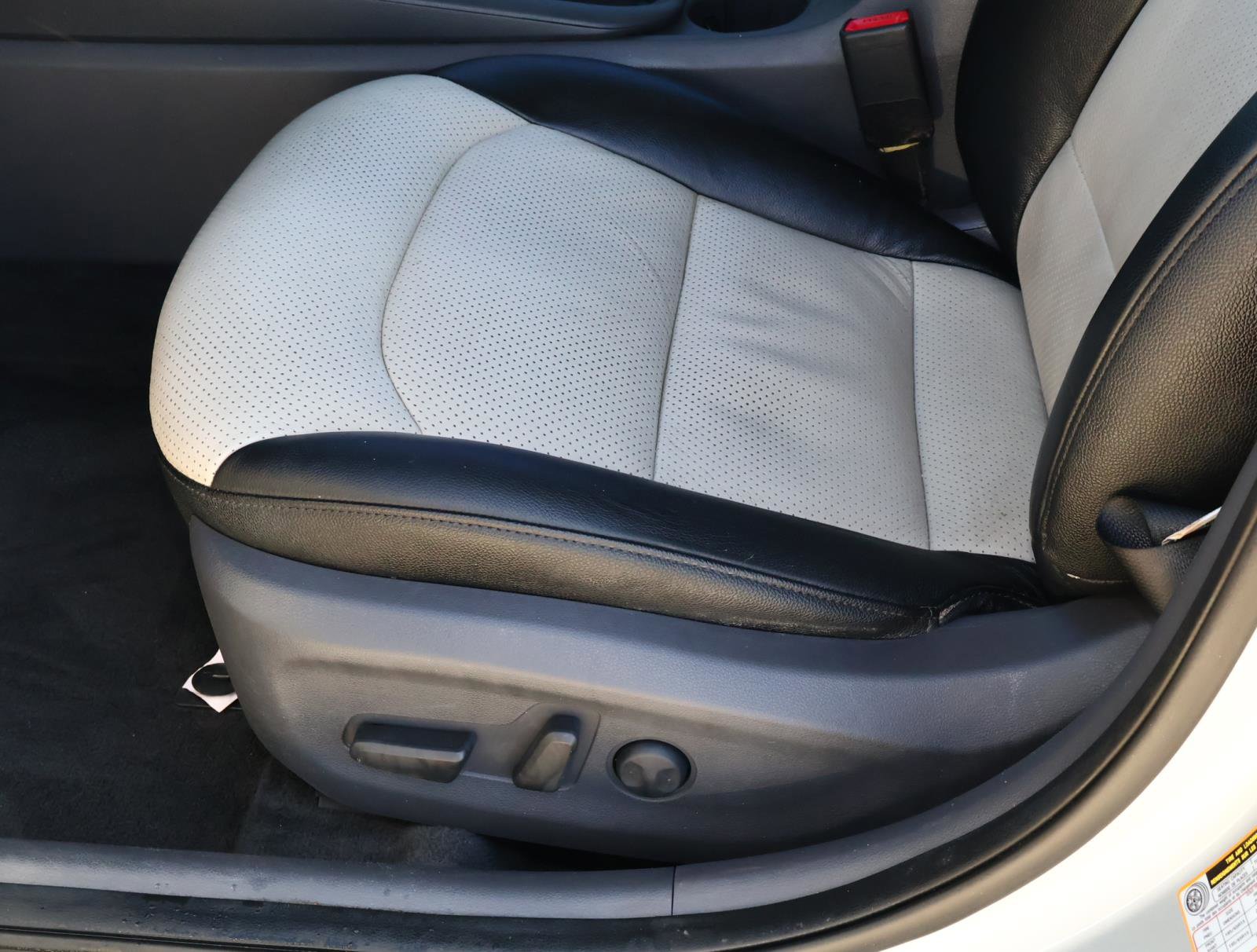 Used 2022 Hyundai Ioniq SE image 12