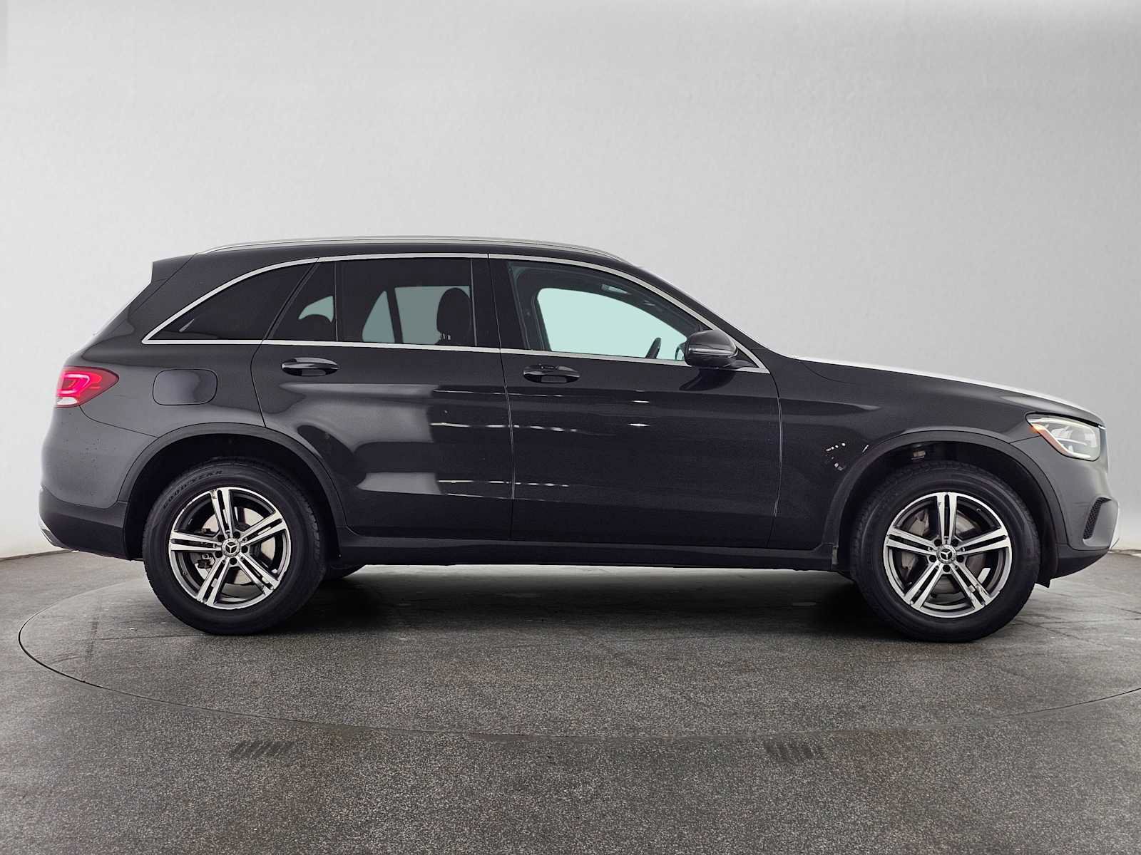 Used 2020 Mercedes-Benz GLC 300 4MATIC image 2