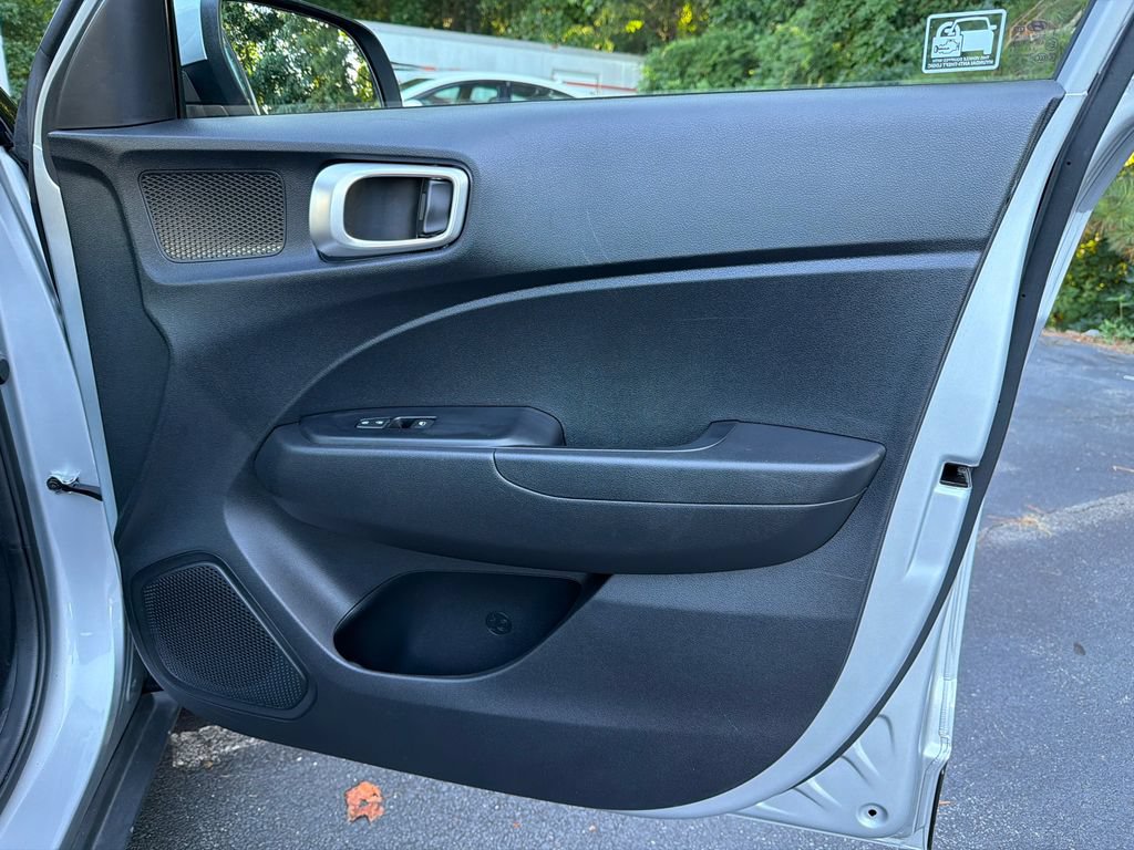 Used 2021 Hyundai Venue SE FWD image 14