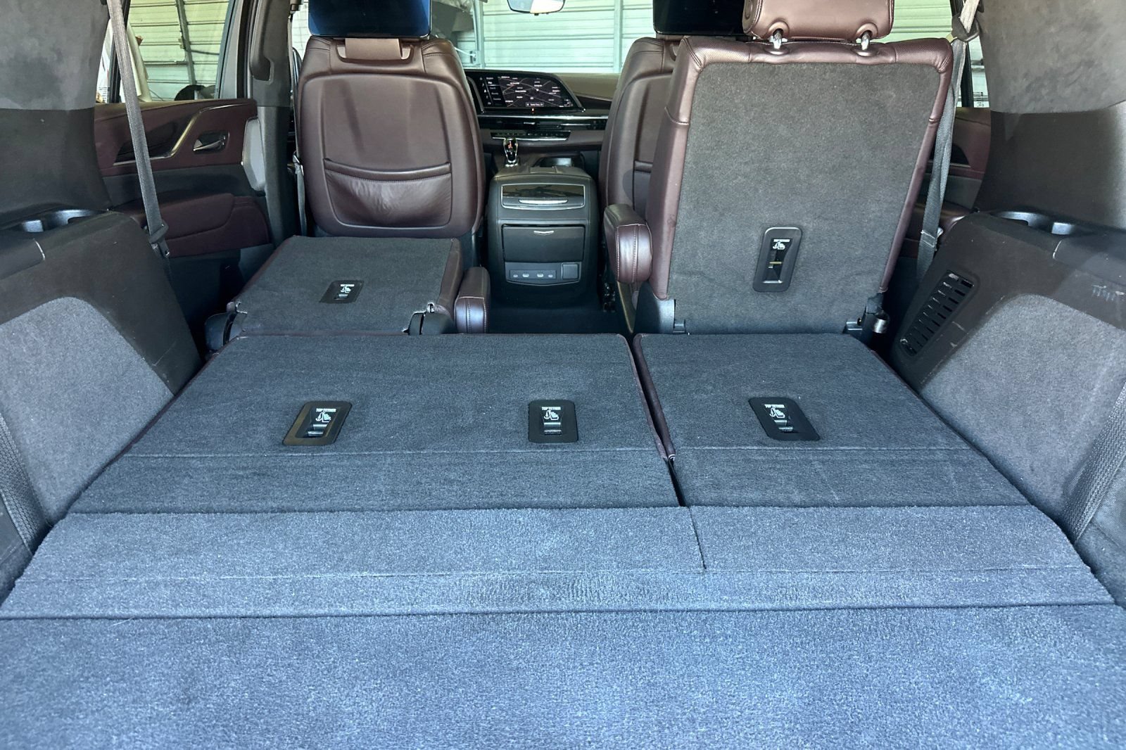 Used 2021 Cadillac Escalade Sport Platinum AWD/4WD image 16