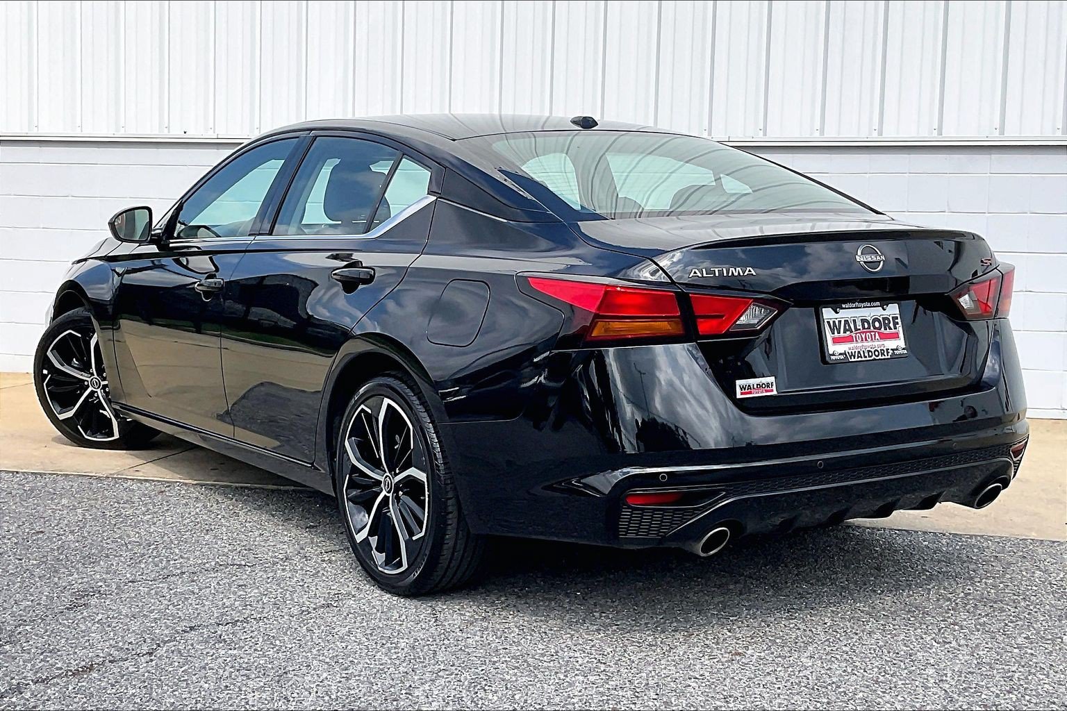 Used 2025 Nissan Altima 2.5 SR FWD image 15