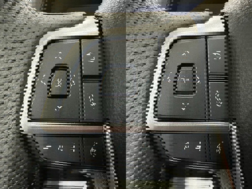 Used 2025 Toyota Sienna XSE image 19