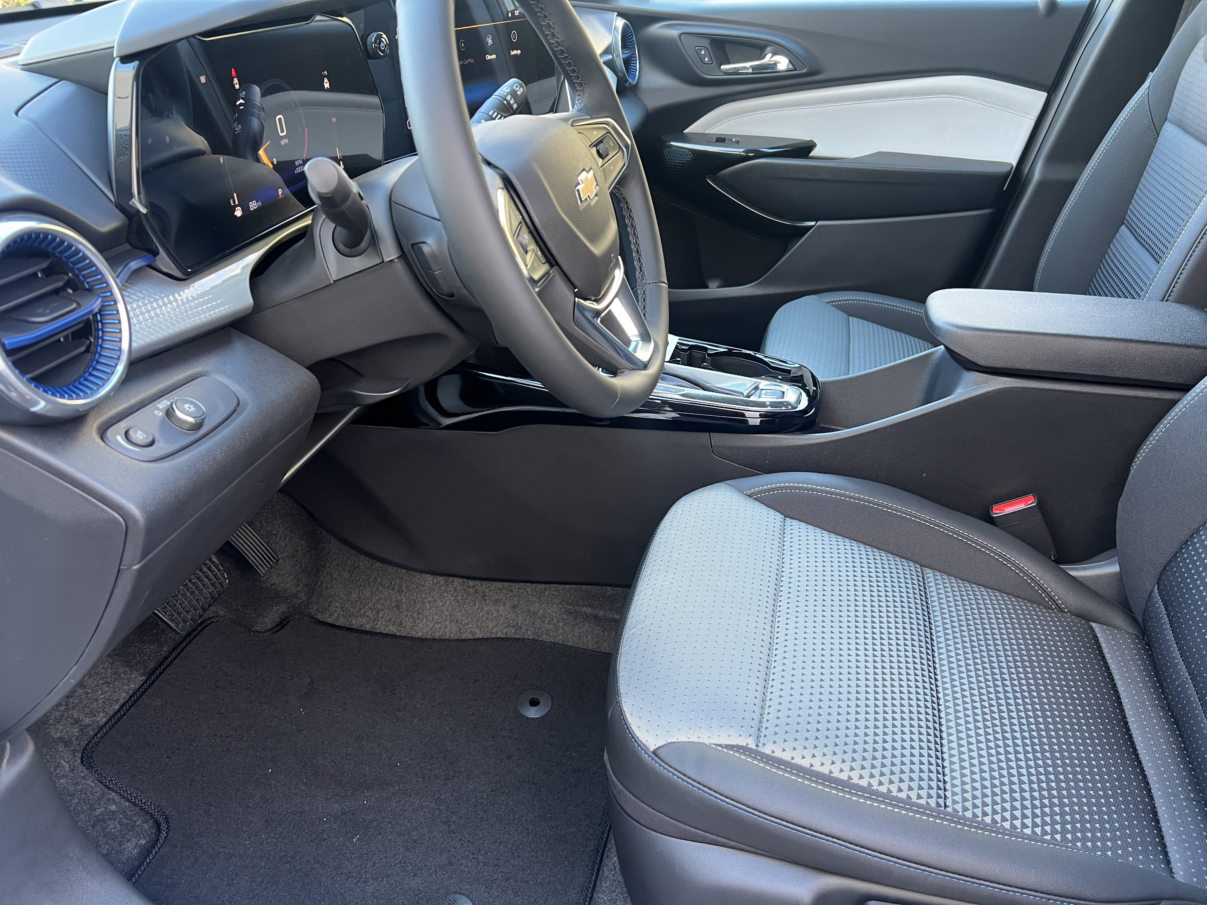 New 2026 Chevrolet Trax LT w/ Driver Confidence Package image 13