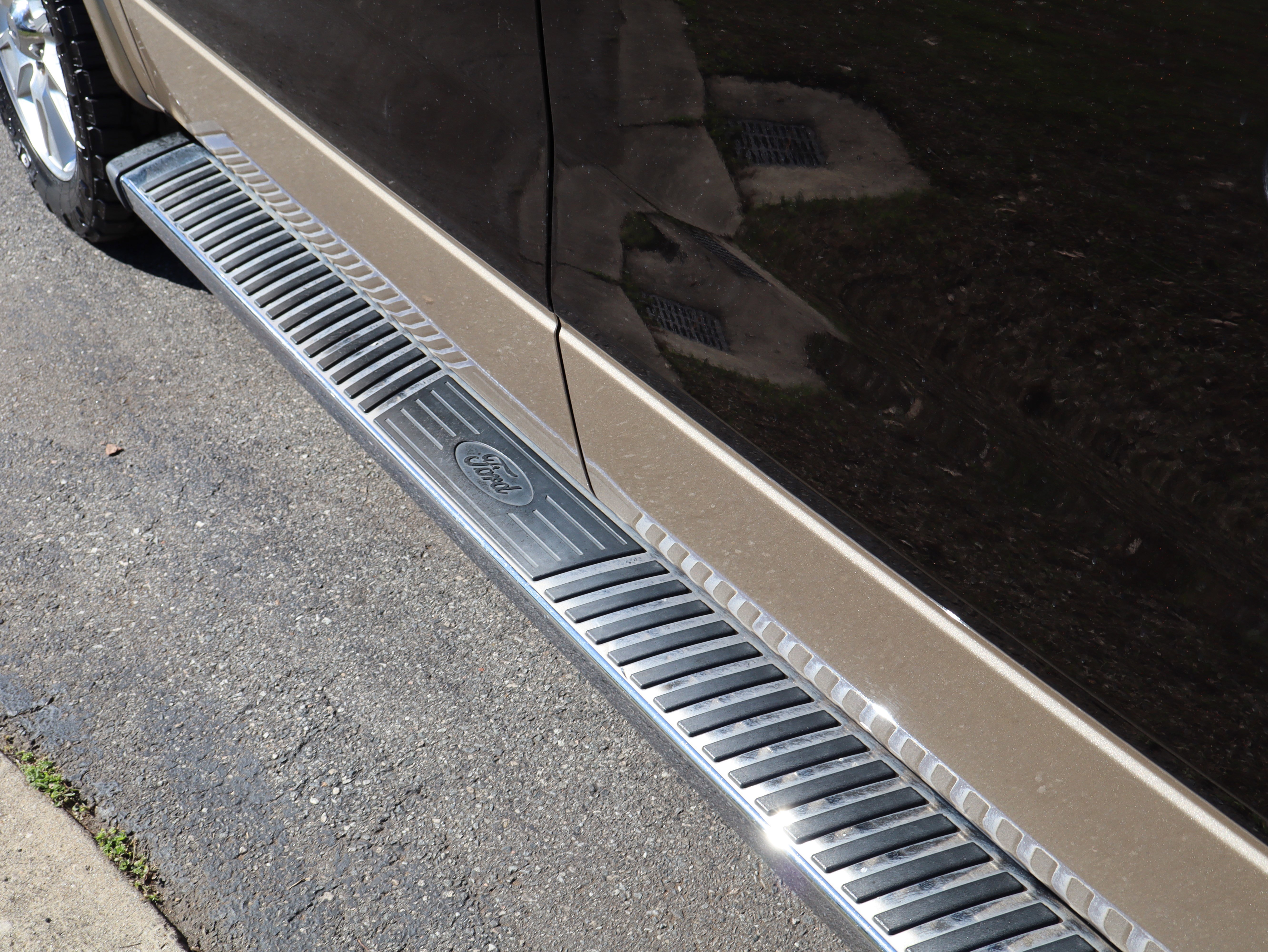 Used 2013 Ford F150 Lariat w/ Mid Equipment Group image 18