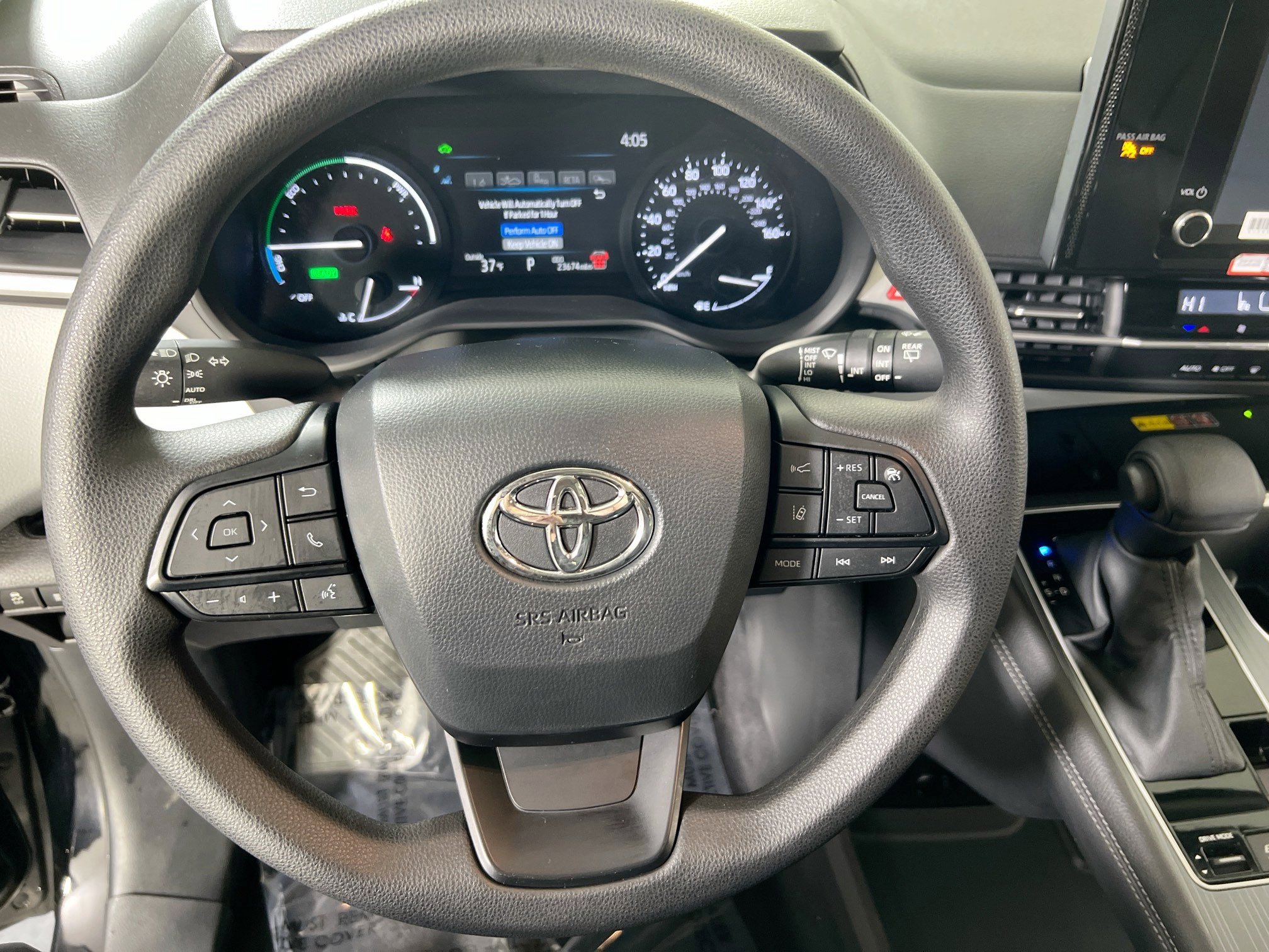 Used 2025 Toyota Sienna LE w/ LE Plus Package image 11