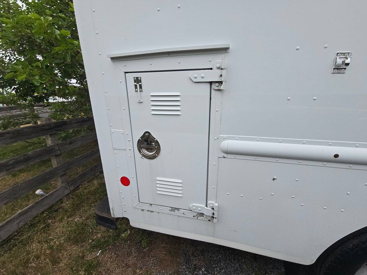 Used 2009 Chevrolet Express 3500 RWD image 24