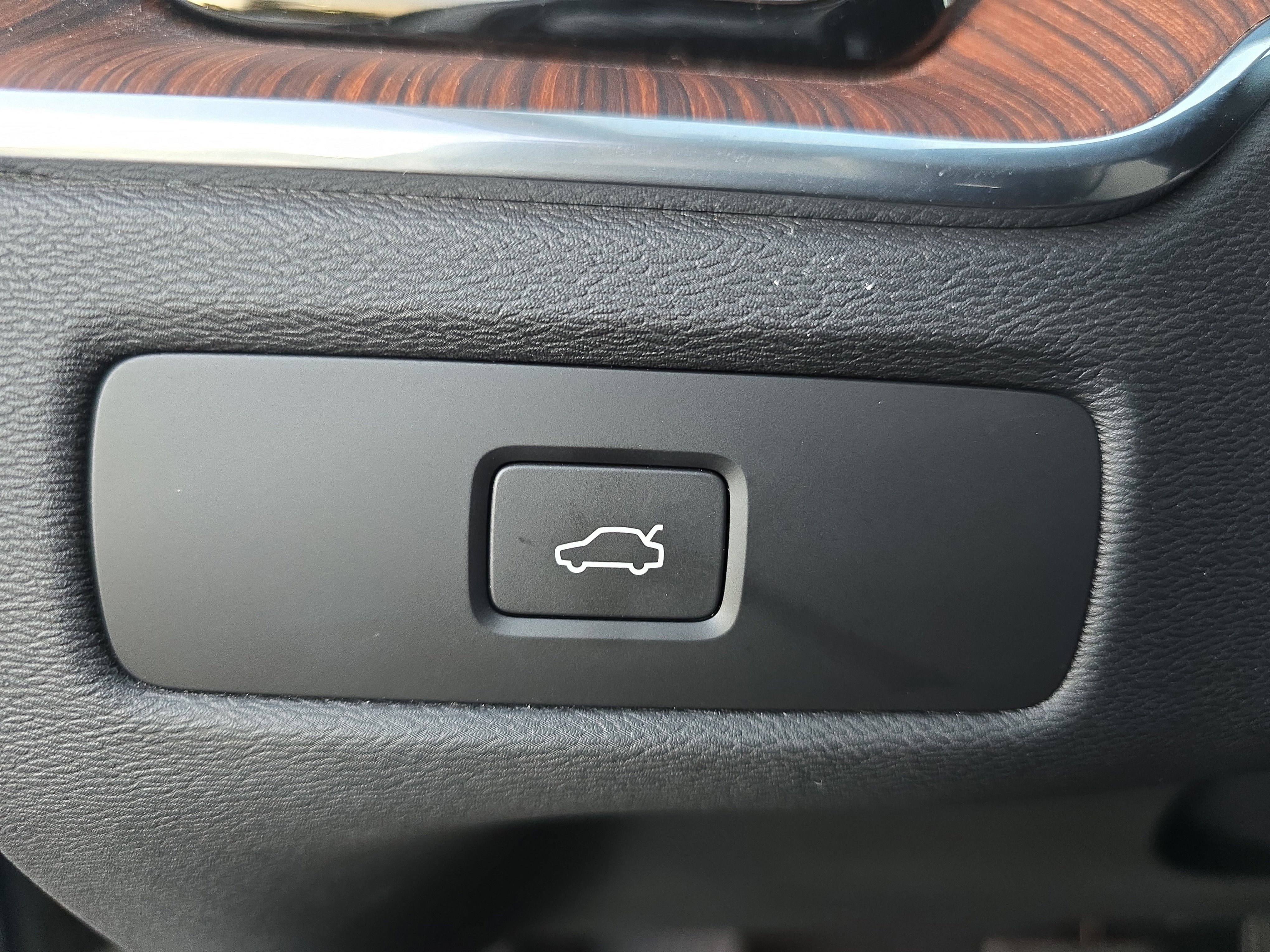 Used 2023 Volvo XC60 B5 Plus w/ Climate Package image 25