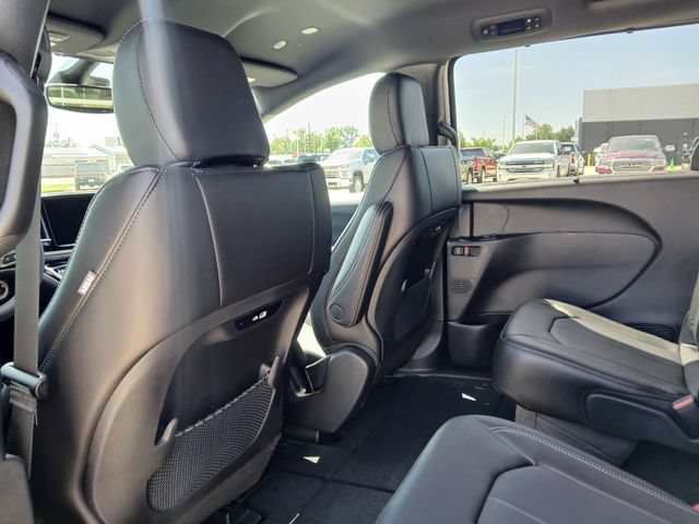 New 2027 Chrysler Pacifica Select FWD image 12