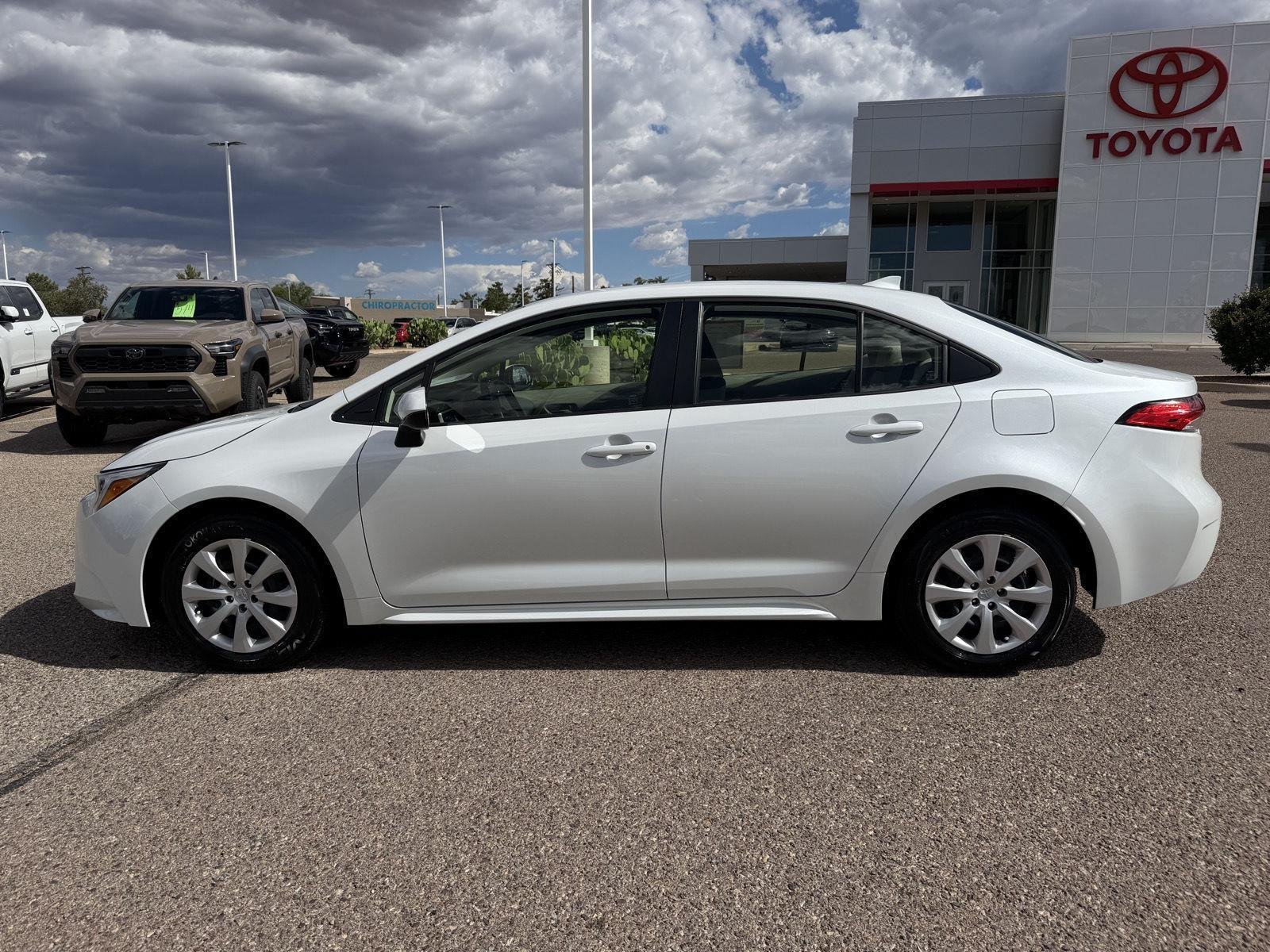 Used 2025 Toyota Corolla LE FWD image 3