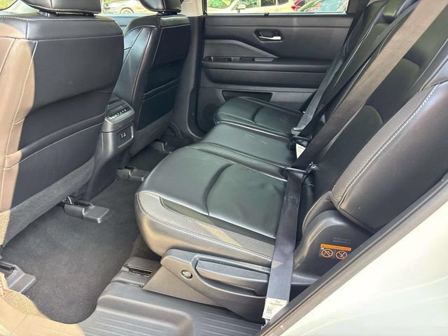 Used 2022 Nissan Pathfinder SL w/ SL Black Package AWD/4WD image 15