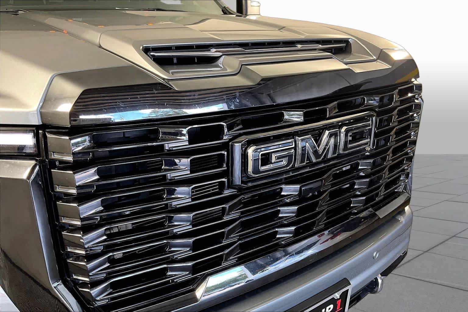 Used 2024 GMC Sierra 3500 Denali Ultimate AWD/4WD image 28