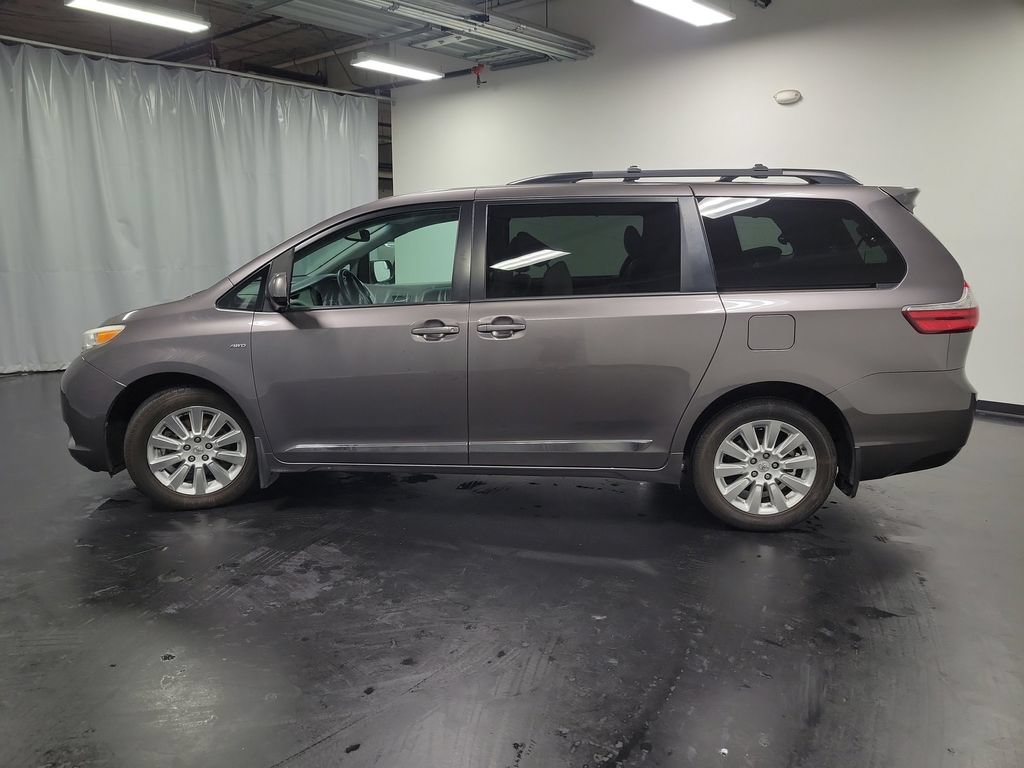 Used 2016 Toyota Sienna LE AWD/4WD image 5