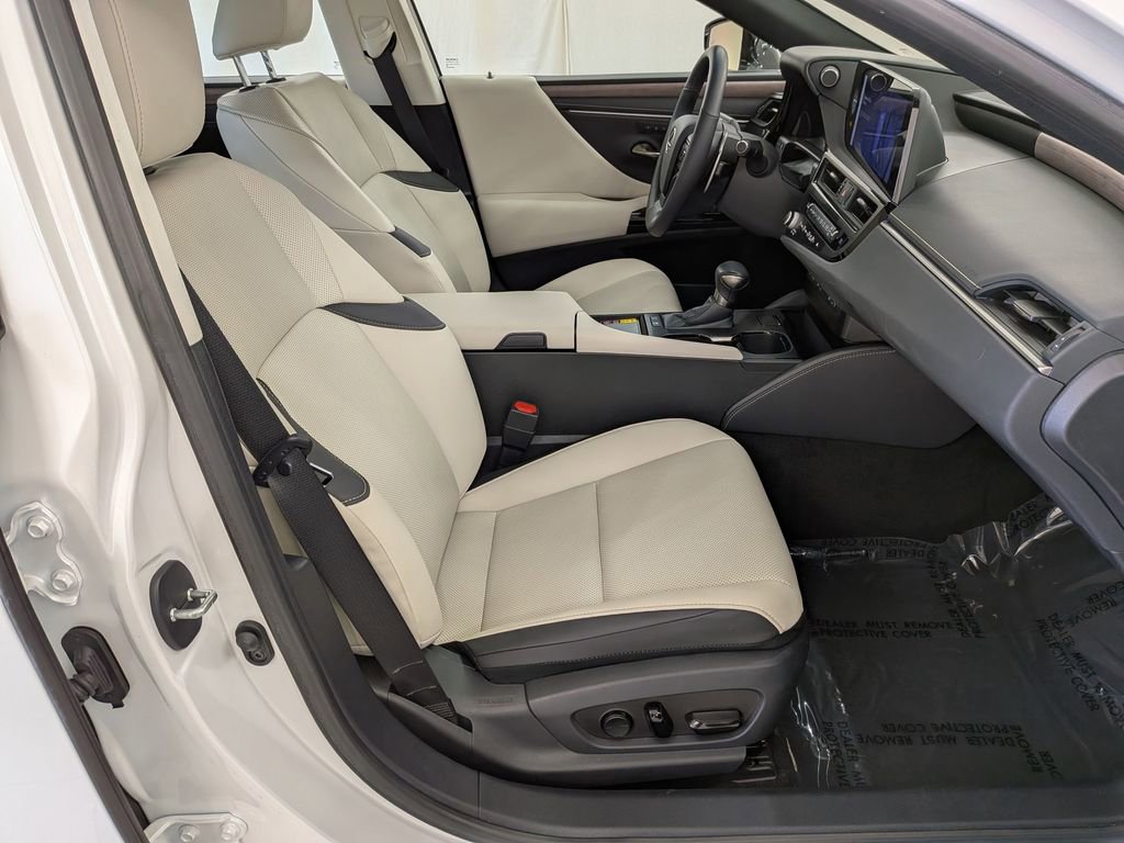 Used 2024 Lexus ES 300h w/ Premium Package FWD image 35