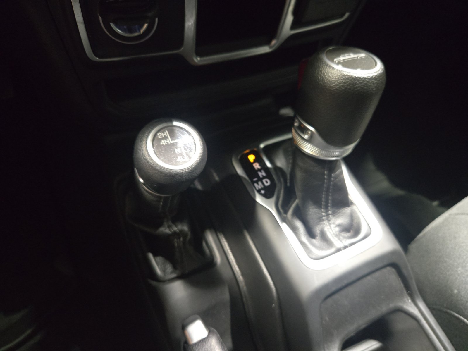 Used 2024 Jeep Gladiator Sport AWD/4WD image 21