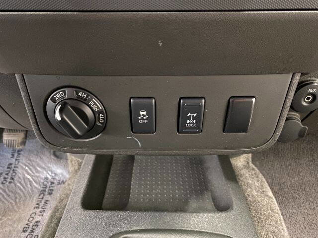Used 2012 Nissan Xterra PRO-4X AWD/4WD image 26